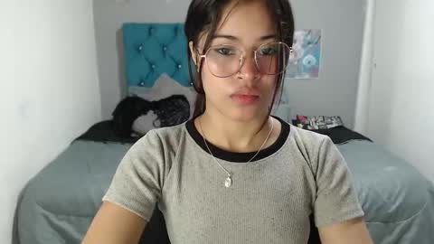 Snapshot of miacumgirl chatting on 02/18/26, 12:23 miacumgirl online show from 02/18/26, 12:23