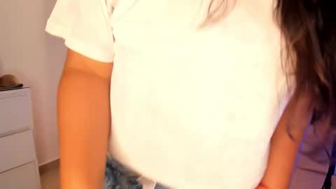 Snapshot of miadanielss chatting on 11/22/25, 05:34 IG Yojanagomez online show from 11/22/25, 05:34