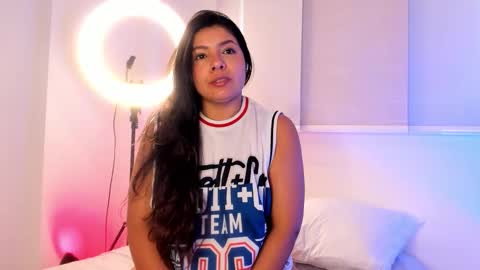 Snapshot of miadanielss chatting on 12/16/25, 03:17 IG Yojanagomez online show from 12/16/25, 03:17