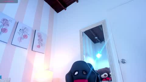 miadiamondd online show from 03/07/25, 10:43