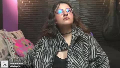 Snapshot of miadimota chatting on 11/01/25, 07:21 Mia online show from 11/01/25, 07:21