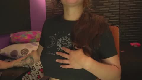 Snapshot of miadimota chatting on 11/08/25, 04:56 Mia online show from 11/08/25, 04:56