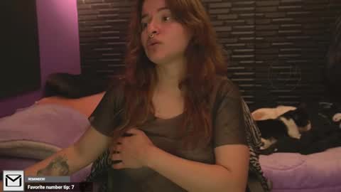 Snapshot of miadimota chatting on 11/30/25, 06:28 Mia online show from 11/30/25, 06:28