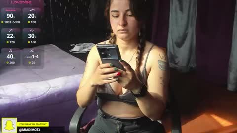 Snapshot of miadimota chatting on 12/13/25, 07:53 Mia online show from 12/13/25, 07:53