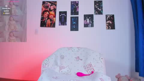 Mia Engels  online show from 07/15/26, 12:16