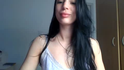 Mia online show from 07/12/26, 06:54