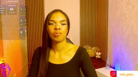 Mia online show from 11/12/25, 02:45