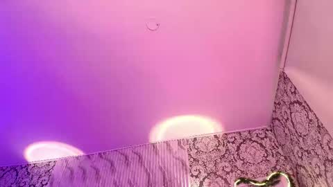 Mia online show from 12/05/25, 04:21