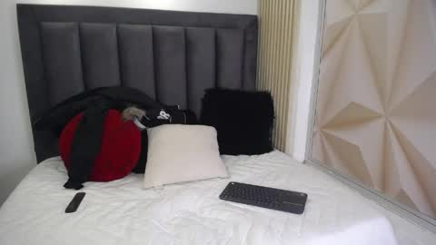 Snapshot of miaginger_ chatting on 05/19/26, 03:35 Mia online show from 05/19/26, 03:35