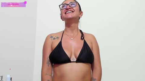 Snapshot of miagonzal chatting on 09/30/25, 01:10 Mia online show from 09/30/25, 01:10