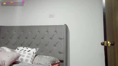 Snapshot of miagonzal chatting on 10/21/25, 02:01 Mia online show from 10/21/25, 02:01