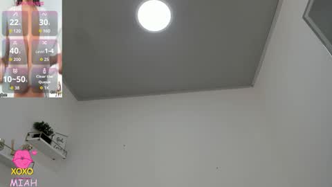 Miah Collins online show from 12/01/25, 11:37