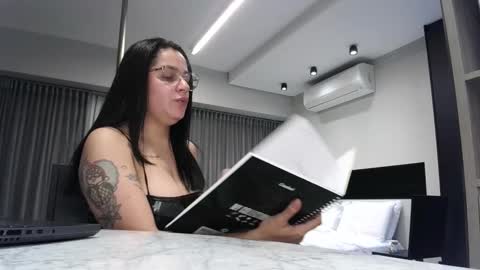 Ms Mia  Owner Of  Your Mind online show from 02/02/25, 03:43