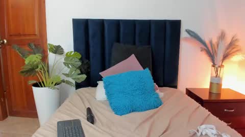 miahertz online show from 09/16/25, 03:40