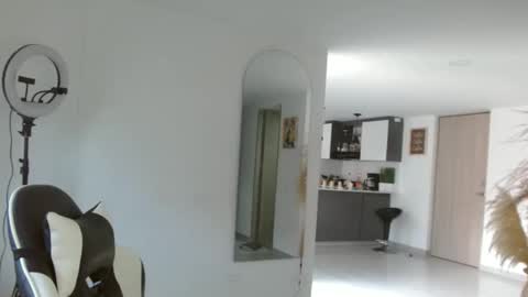 Snapshot of miahott19 chatting on 11/09/25, 06:17 miahott19 online show from 11/09/25, 06:17