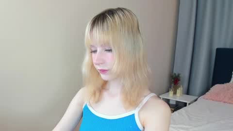 Snapshot of miakimiko chatting on 04/25/26, 01:52 miakimiko online show from 04/25/26, 01:52