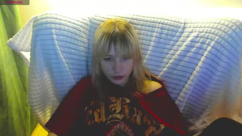 Snapshot of miakimiko chatting on 05/23/26, 02:28 miakimiko online show from 05/23/26, 02:28