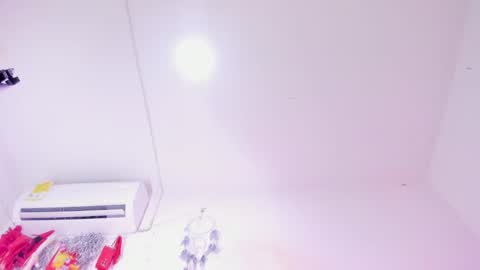 miakirshner_ online show from 01/24/25, 08:43