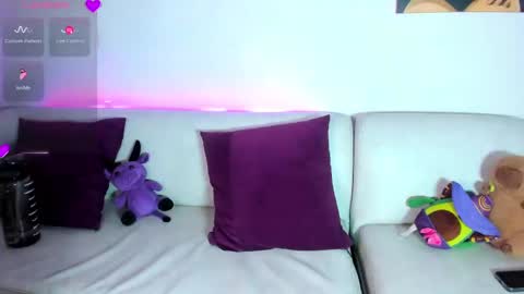 Mia online show from 02/12/25, 12:05