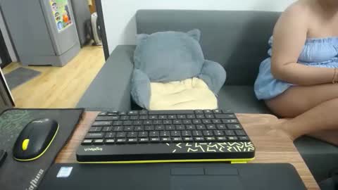 Mia online show from 10/13/25, 04:01