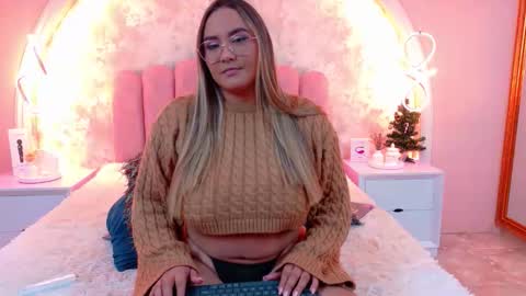 Snapshot of mialaurents chatting on 12/23/25, 04:10 Mia online show from 12/23/25, 04:10