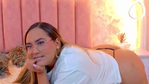 Snapshot of mialaurents chatting on 02/11/26, 03:44 Mia online show from 02/11/26, 03:44