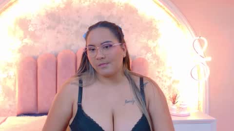 Snapshot of mialaurents chatting on 03/13/26, 03:35 Mia online show from 03/13/26, 03:35