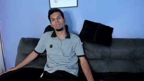 Snapshot of mialuxx chatting on 10/16/25, 07:04 Mia online show from 10/16/25, 07:04