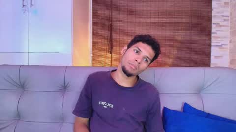 Snapshot of mialuxx chatting on 10/20/25, 07:14 Mia online show from 10/20/25, 07:14