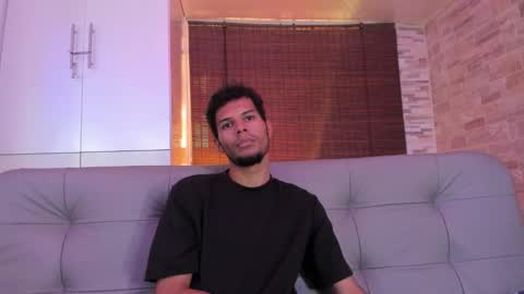 Snapshot of mialuxx chatting on 10/25/25, 07:08 Mia online show from 10/25/25, 07:08