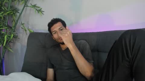 Snapshot of mialuxx chatting on 10/26/25, 08:04 Mia online show from 10/26/25, 08:04