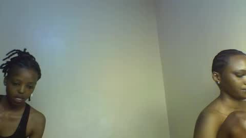 Snapshot of miami_muffin chatting on 11/19/25, 09:59 Muffin online show from 11/19/25, 09:59