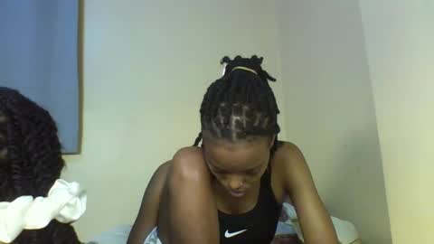 Snapshot of miami_muffin chatting on 11/21/25, 01:04 Muffin online show from 11/21/25, 01:04