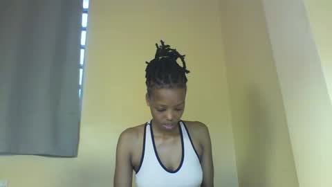 Snapshot of miami_muffin chatting on 11/23/25, 01:44 Muffin online show from 11/23/25, 01:44