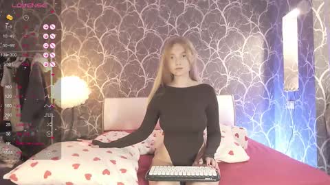 Snapshot of miamiameow chatting on 10/04/25, 11:08 Mia online show from 10/04/25, 11:08