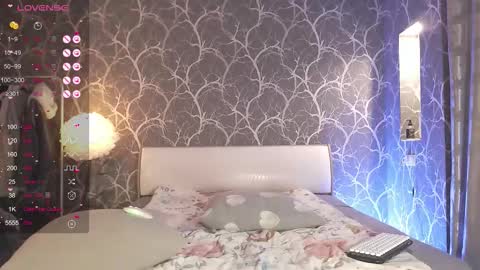 Mia online show from 11/05/25, 02:39