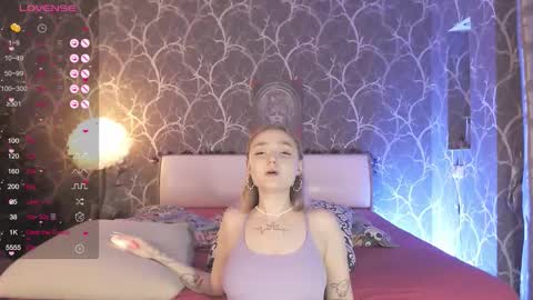 Mia online show from 12/17/25, 06:14