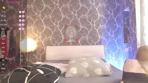 Mia online show from 07/11/26, 12:30