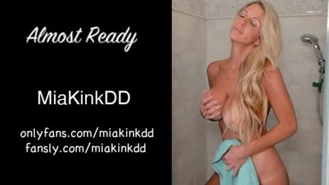 Snapshot of miamilfs chatting on 10/22/25, 12:27 Mia online show from 10/22/25, 12:27