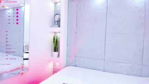 Snapshot of miamistrex chatting on 10/23/25, 04:23 Mia Mistrex online show from 10/23/25, 04:23