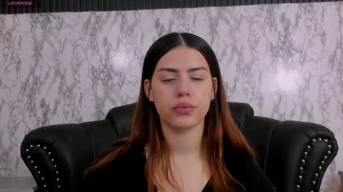 Mia   -5 7001400 Follow  online show from 12/28/24, 12:13