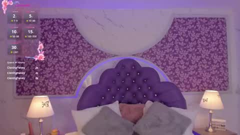 Snapshot of miamontoya chatting on 09/18/25, 01:18 Mia   -5 7001400 Follow  online show from 09/18/25, 01:18