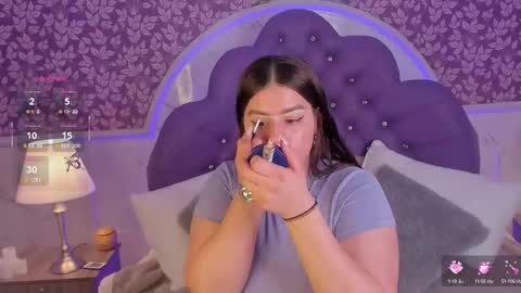 Snapshot of miamontoya chatting on 09/24/25, 01:03 Mia   -5 7001400 Follow  online show from 09/24/25, 01:03