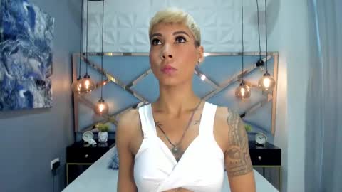 Mia Morgann online show from 12/31/24, 12:04