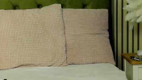 Snapshot of mianoir chatting on 12/04/25, 05:50 MiaNoir online show from 12/04/25, 05:50