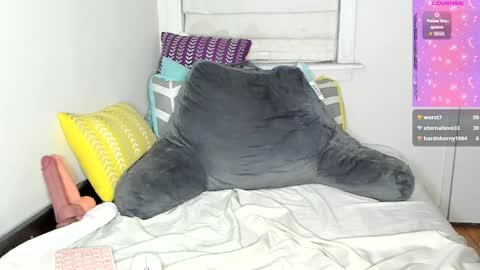 Snapshot of miaparker2_0 chatting on 02/05/25, 10:33 Mia online show from 02/05/25, 10:33