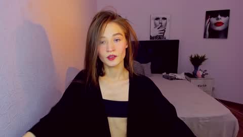 Mia online show from 12/25/24, 06:30