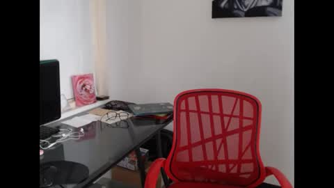 Mia Peyton   online show from 10/28/25, 04:20