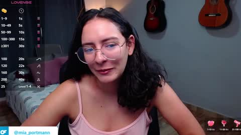 Snapshot of miaportman chatting on 12/03/24, 12:06 MIAPORTMANN online show from 12/03/24, 12:06