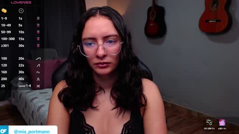 Snapshot of miaportman chatting on 12/31/24, 02:14 MIAPORTMANN online show from 12/31/24, 02:14